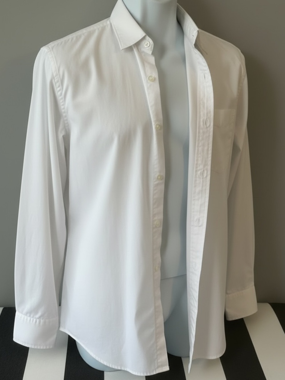 GAP White Long-Sleeve Classic Fit Button-Down Shirt 💯Cotton-Small - Picture 4 of 7